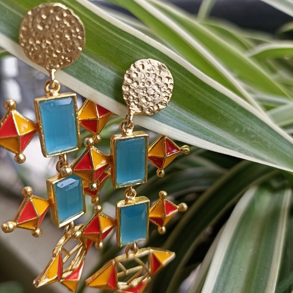 Handmade gold platted stone studded drop earrings - Picture 8 of 12